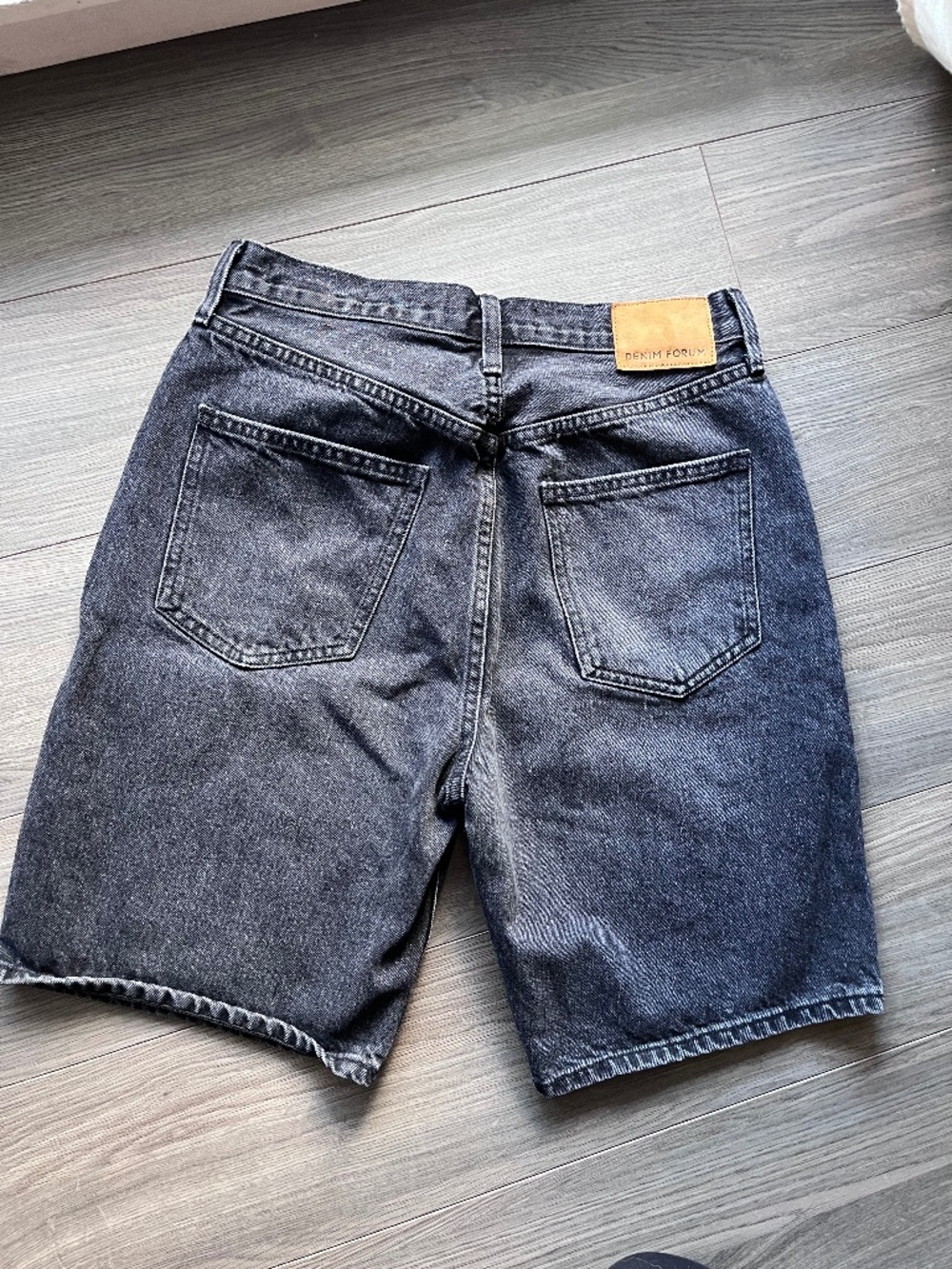 aritzia denim forum joni loose bermuda denim shorts black
